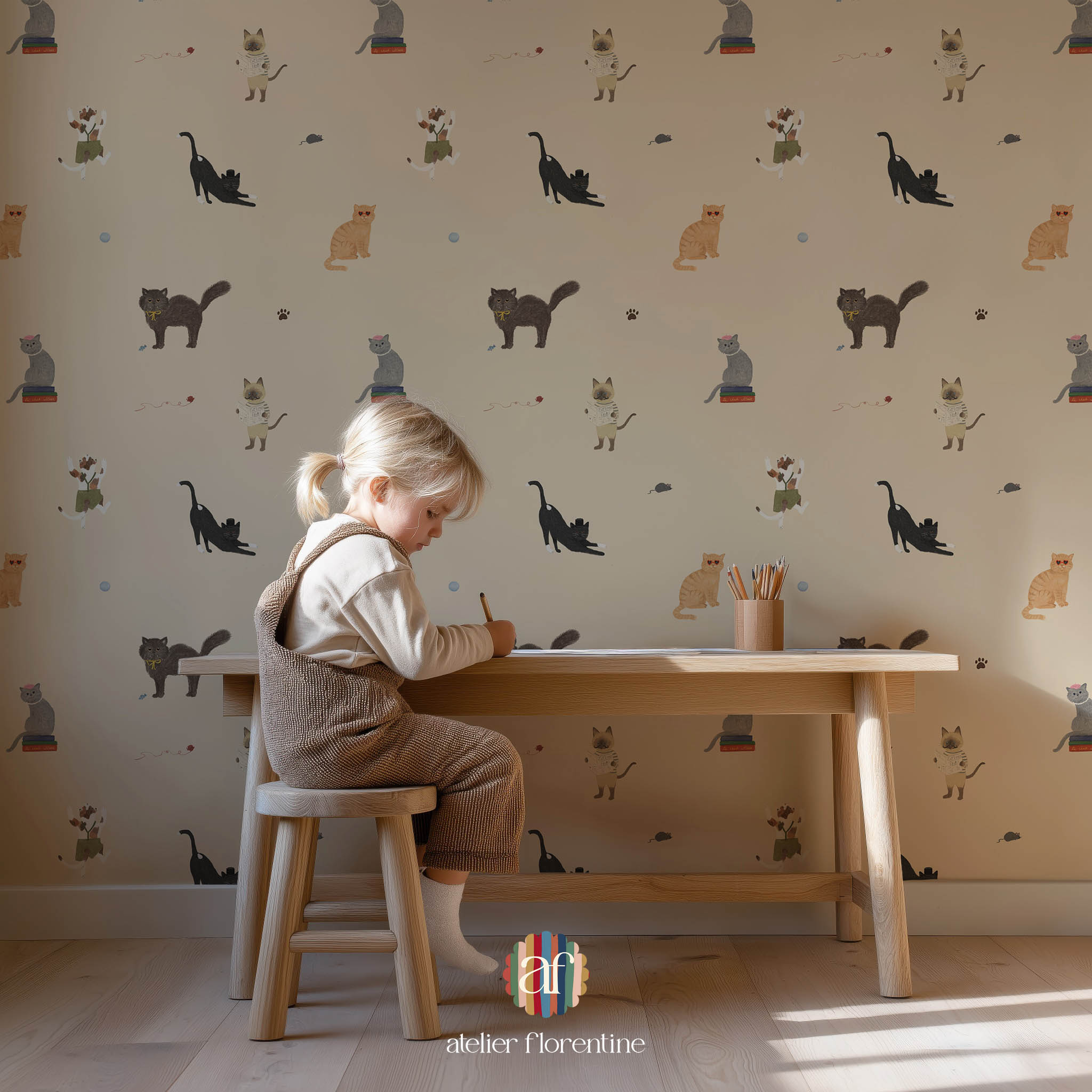 Children’s wallpaper featuring sweet cat pattern, perfect for nurseries and kids’ bedrooms.